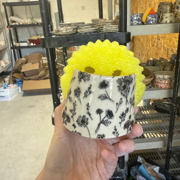 Black Wild Flower Sponge Holder