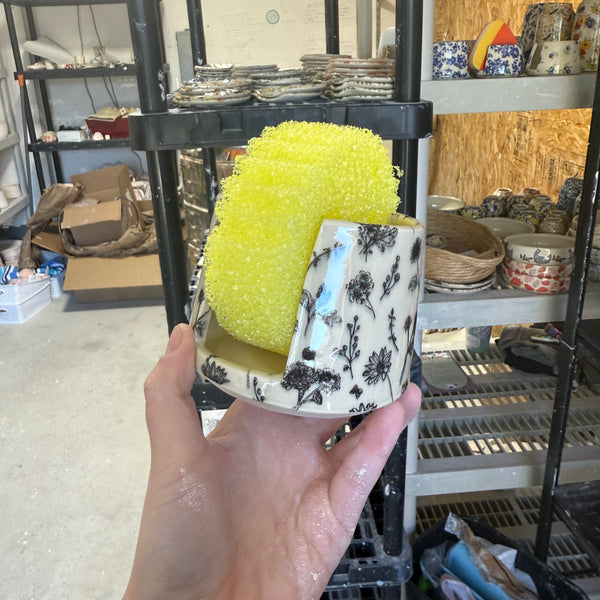 Black Wild Flower Sponge Holder
