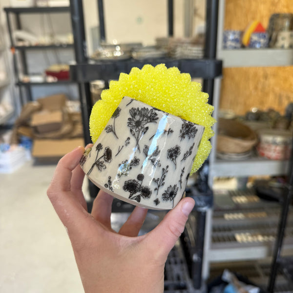 Black Wild Flower Sponge Holder